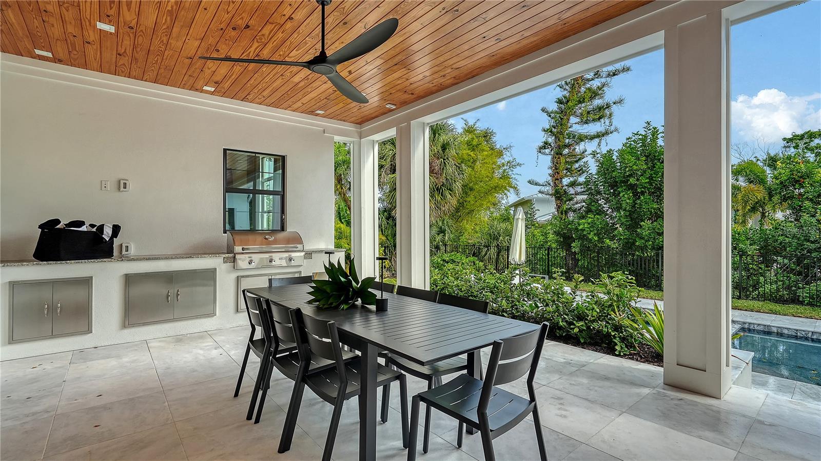 Image 14 of 57 For 656 Tropical Circle