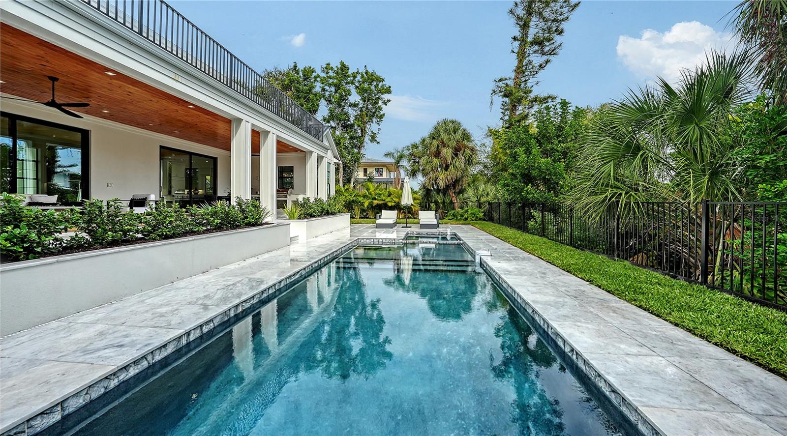 Image 15 of 57 For 656 Tropical Circle