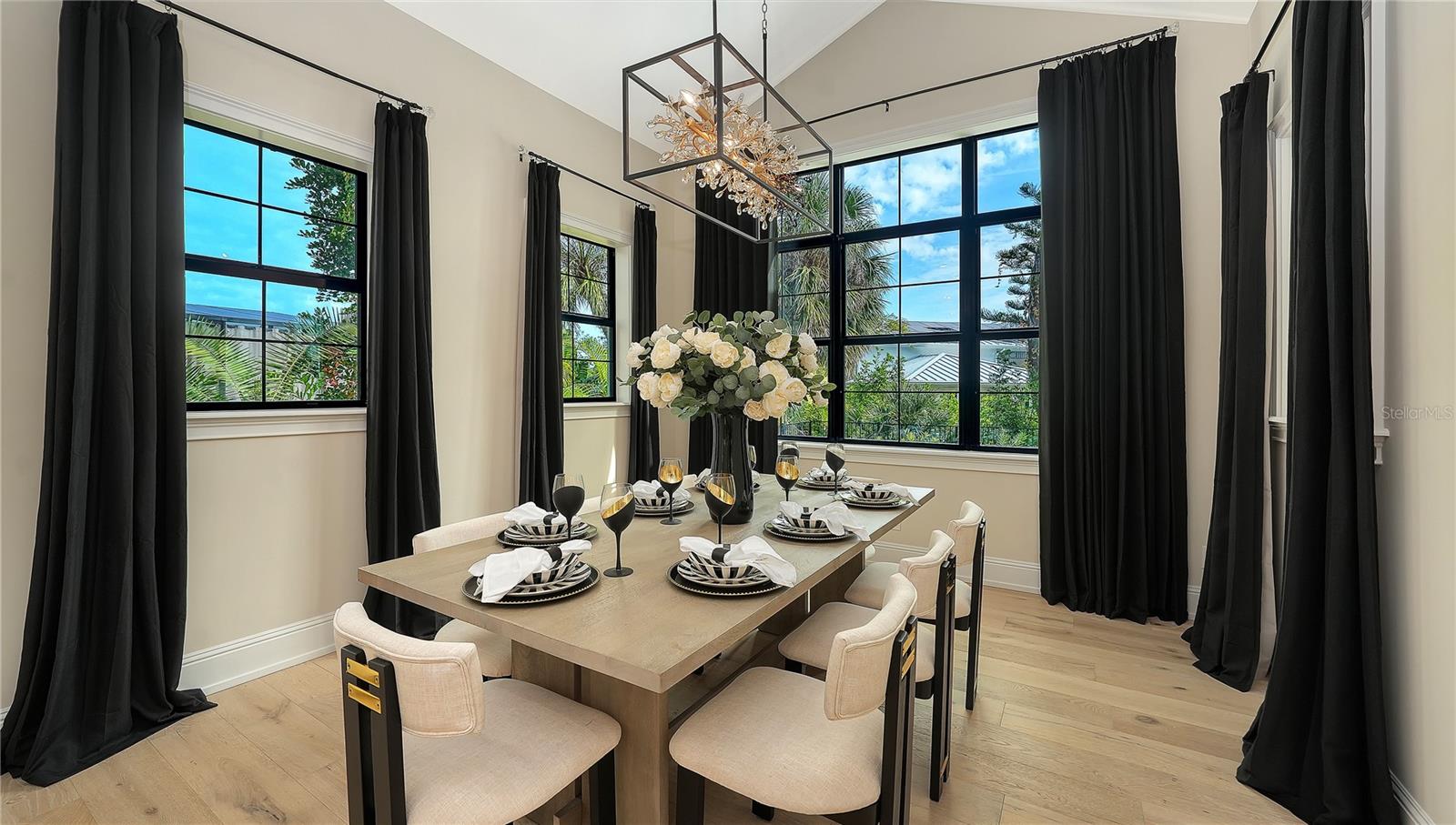 Image 31 of 57 For 656 Tropical Circle