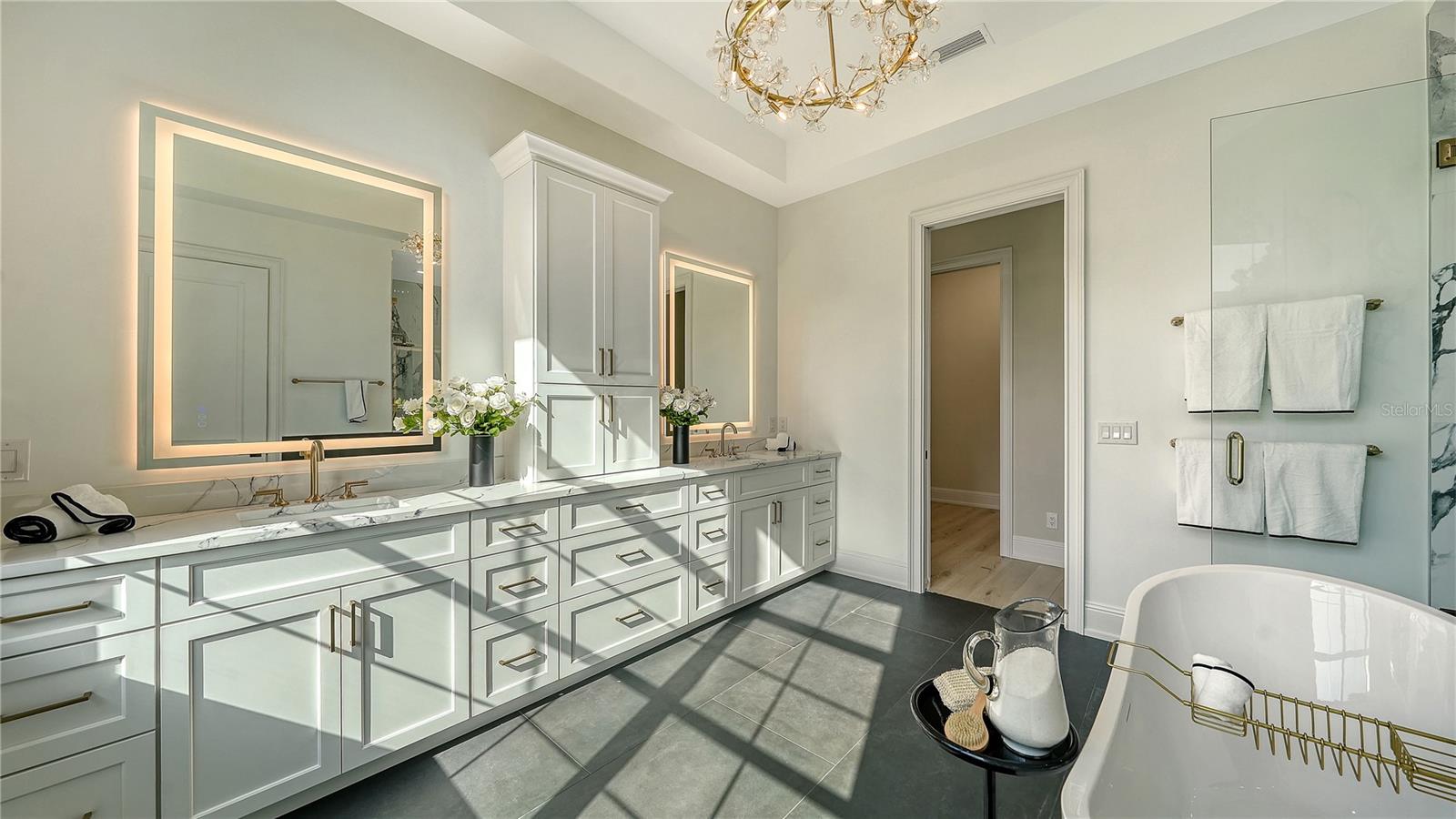 Image 38 of 57 For 656 Tropical Circle