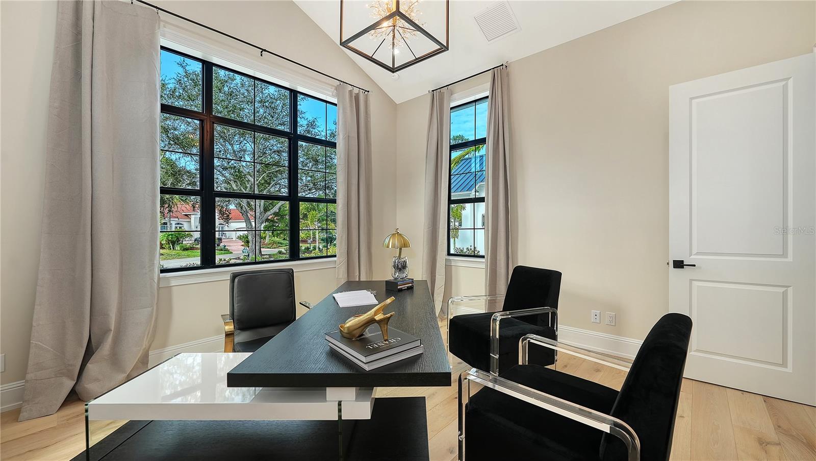 Image 40 of 57 For 656 Tropical Circle