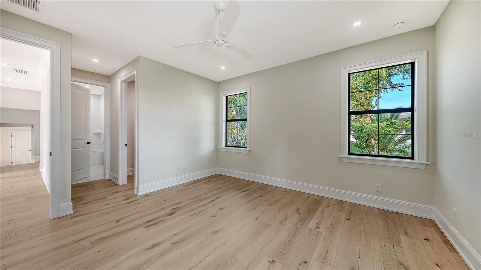 Image 44 of 57 For 656 Tropical Circle