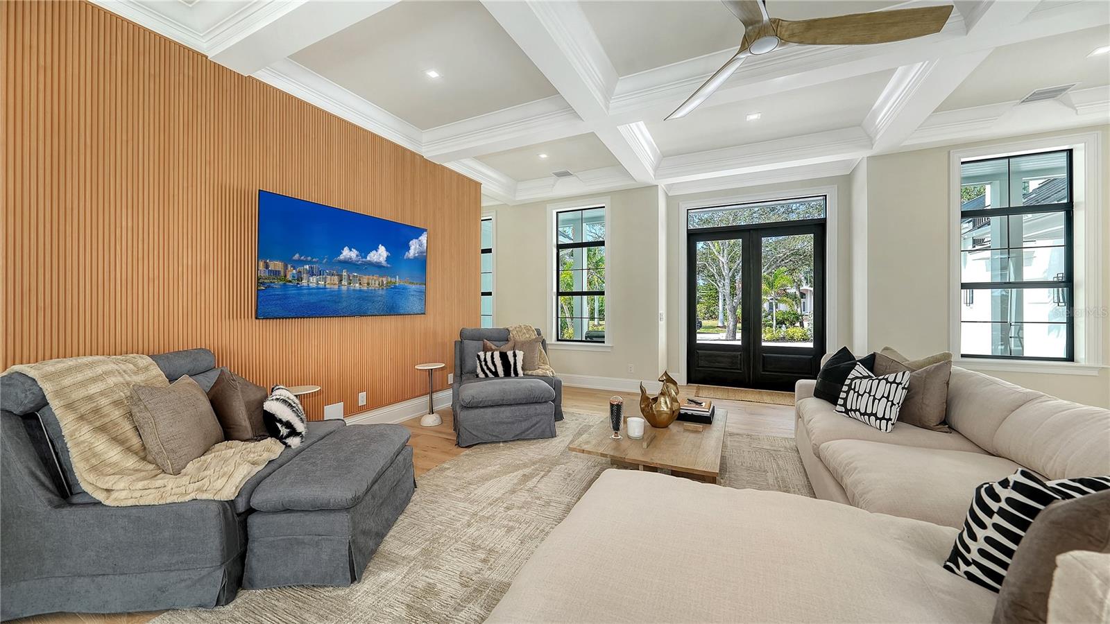 Image 7 of 57 For 656 Tropical Circle