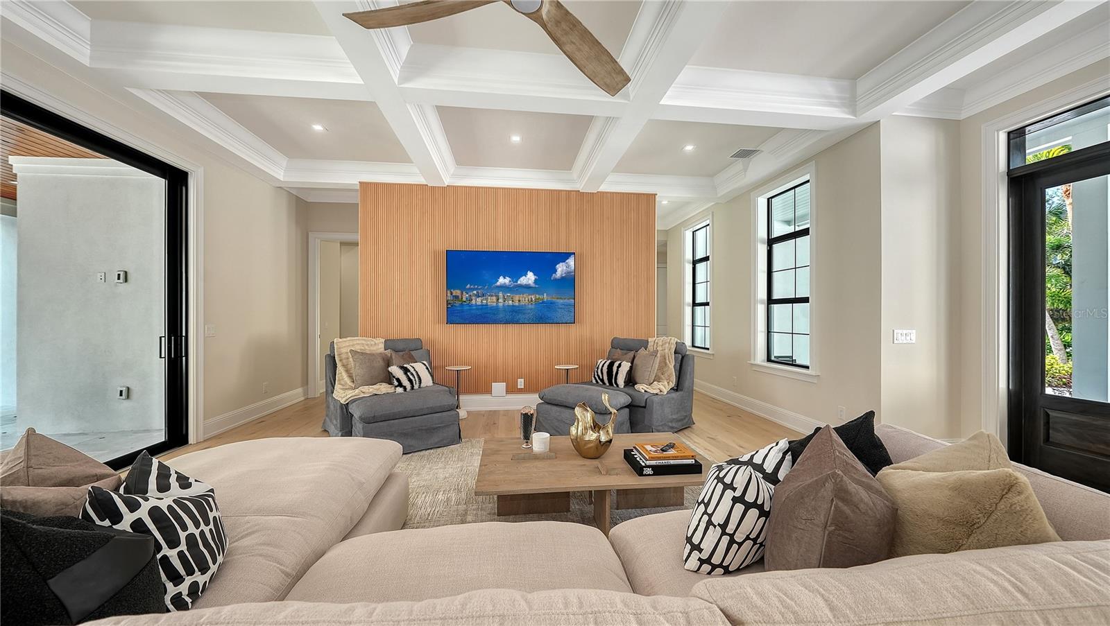 Image 8 of 57 For 656 Tropical Circle