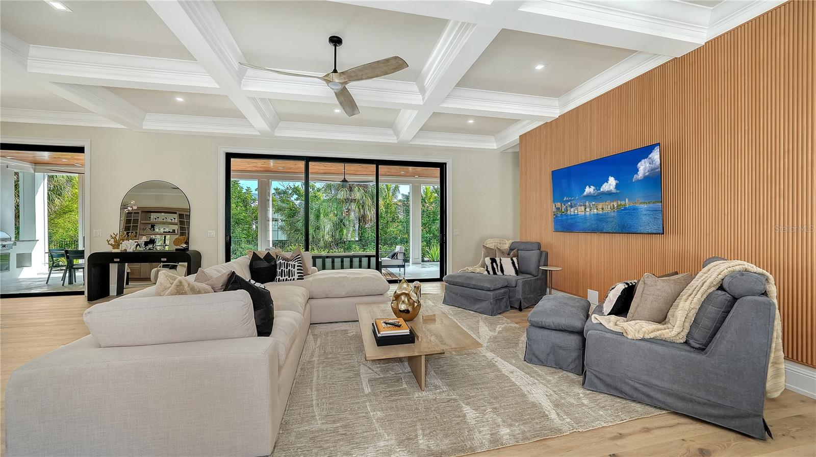 Image 9 of 57 For 656 Tropical Circle