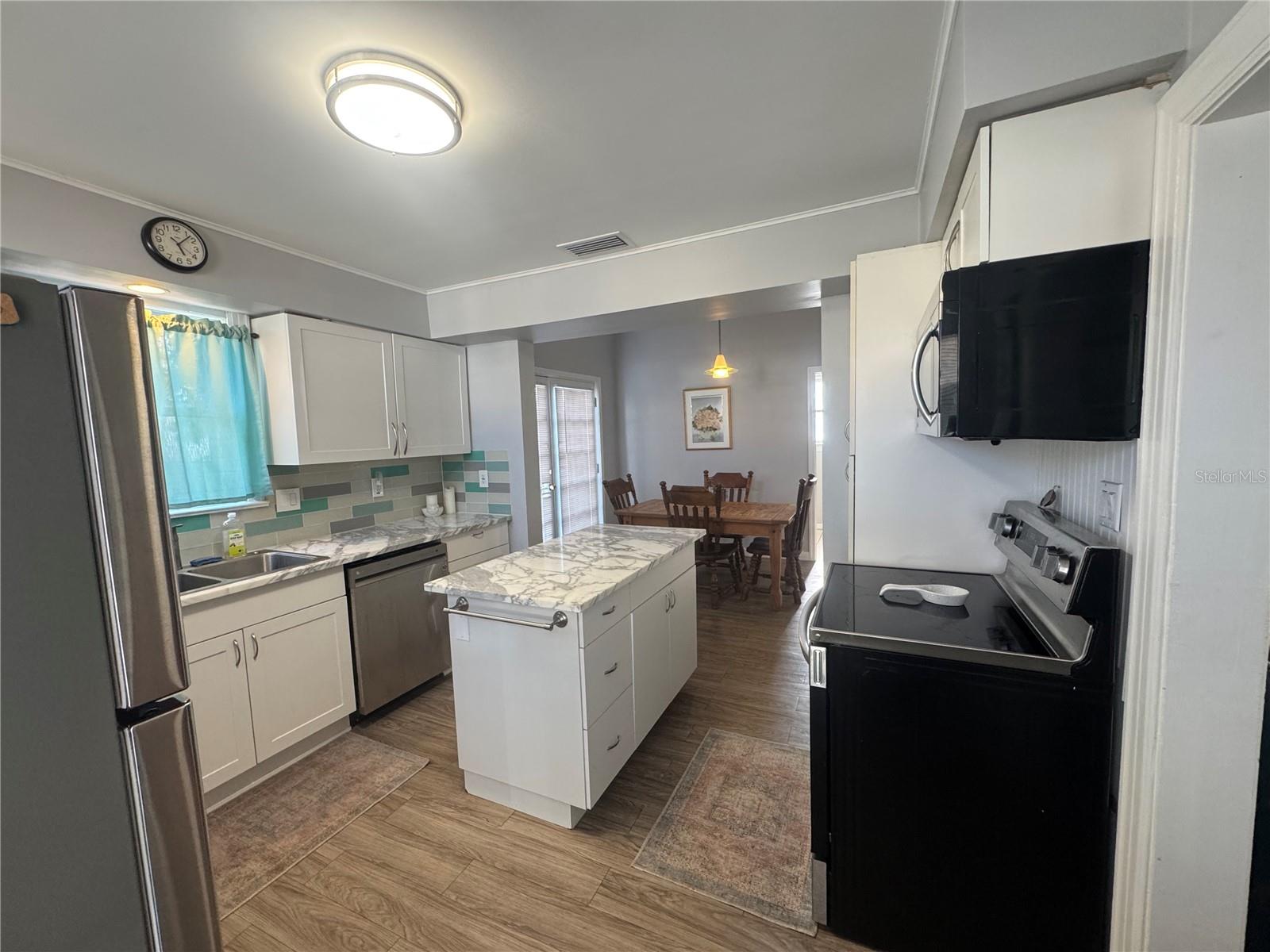 Image 3 of 14 For 25 Monroe Avenue 1