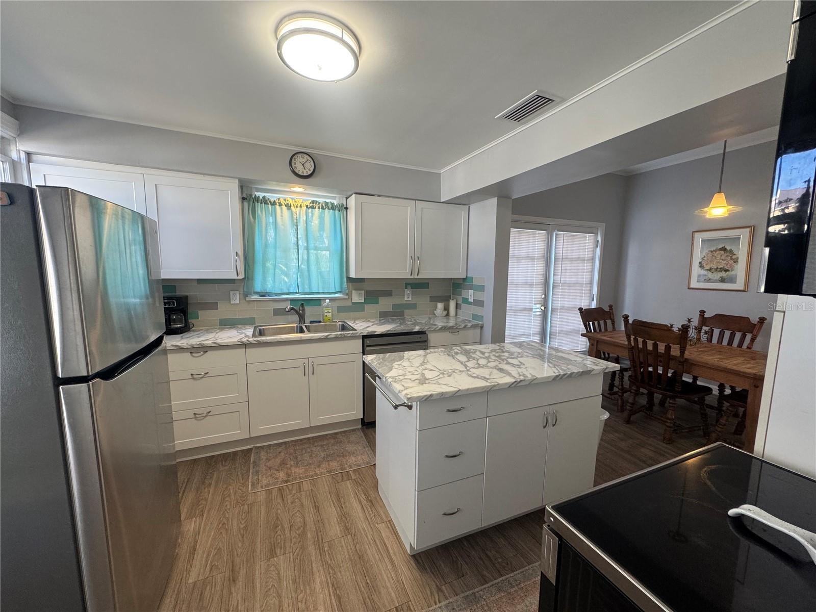 Image 4 of 14 For 25 Monroe Avenue 1