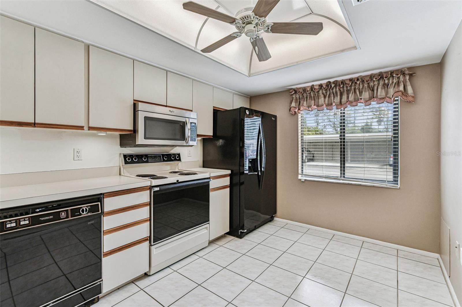 Image 12 of 37 For 7676 Eagle Creek Drive