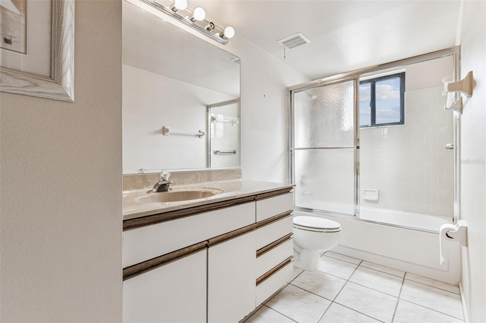 Image 9 of 37 For 7676 Eagle Creek Drive