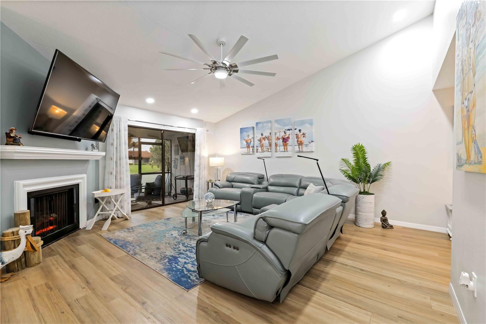 Image 10 of 66 For 738 Sorrento Inlet 738