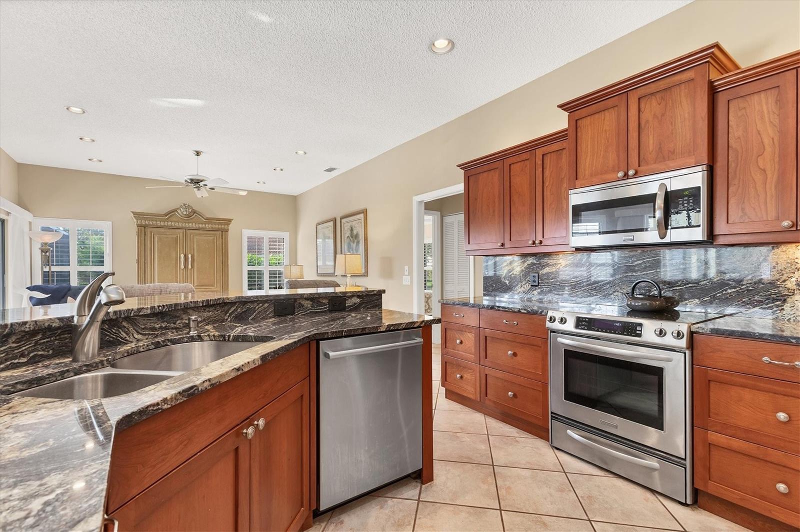 Image 11 of 62 For 147 Inlets Boulevard 147