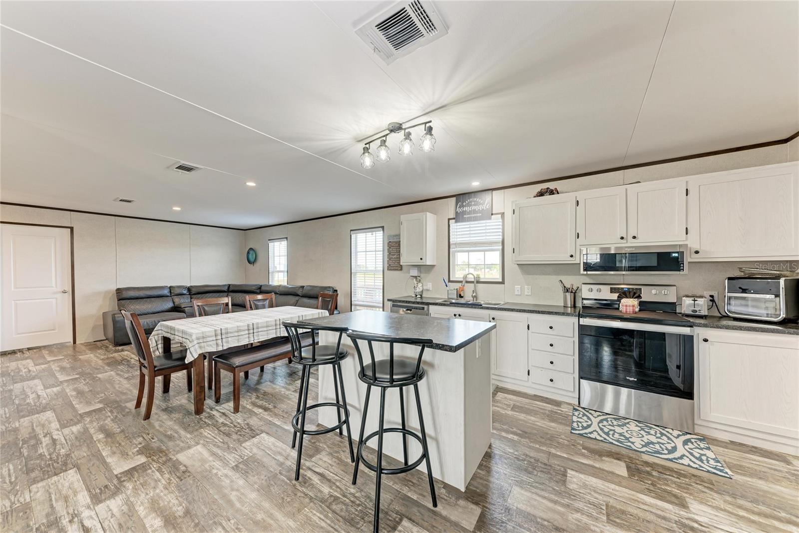 Listing photo id 6 for 48331 Bermont Road