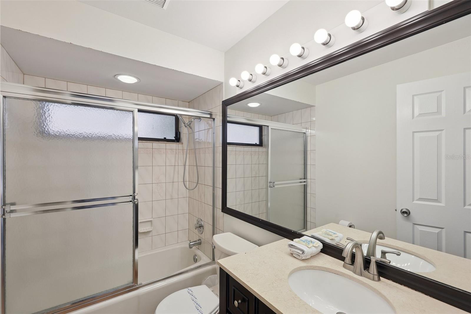 Image 21 of 31 For 7505 23rd Avenue Drive W