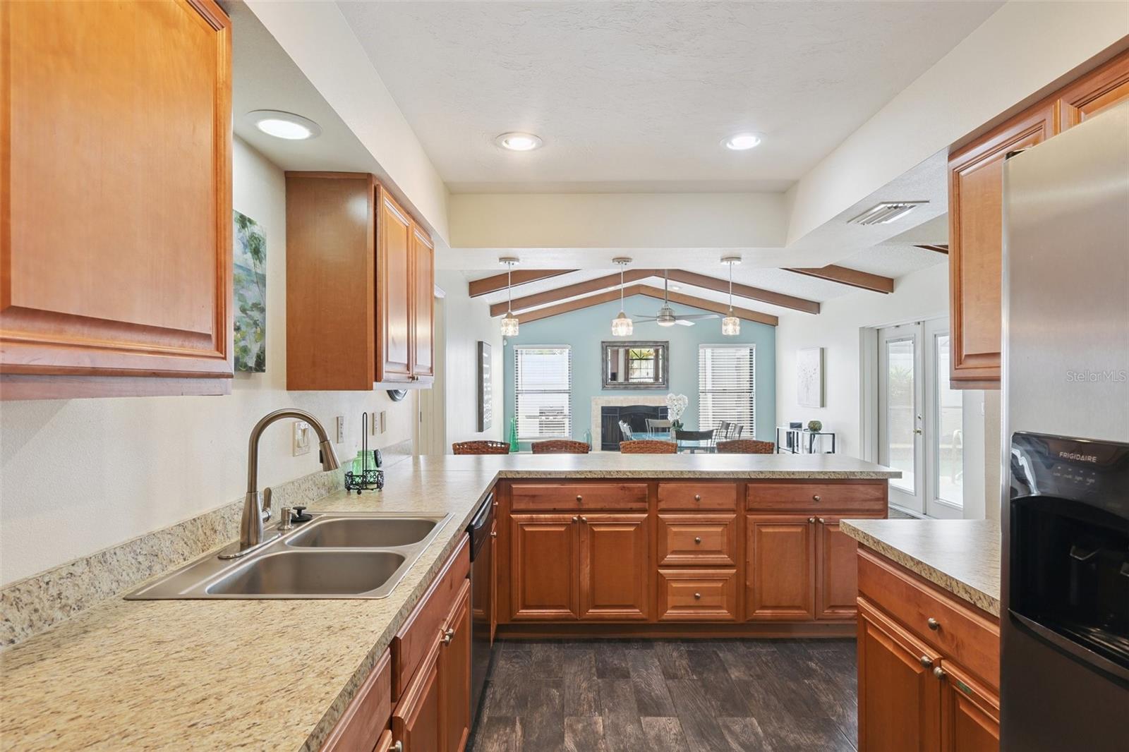 Image 4 of 31 For 7505 23rd Avenue Drive W