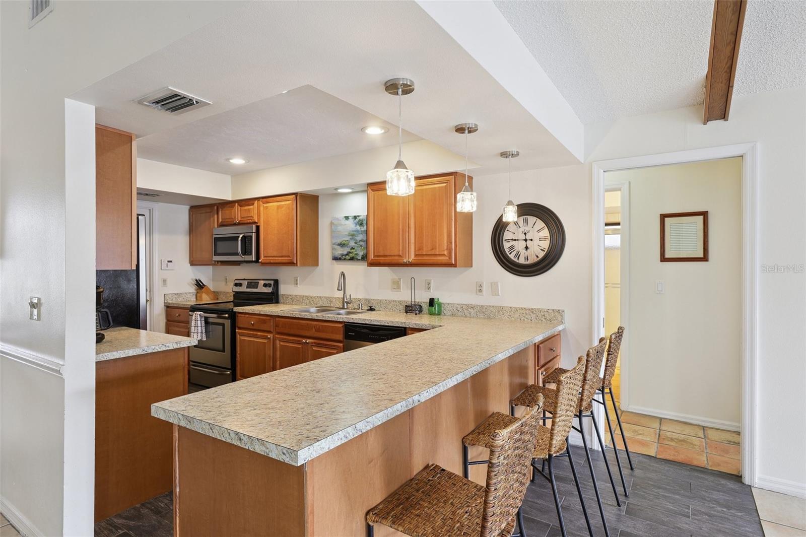 Image 5 of 31 For 7505 23rd Avenue Drive W