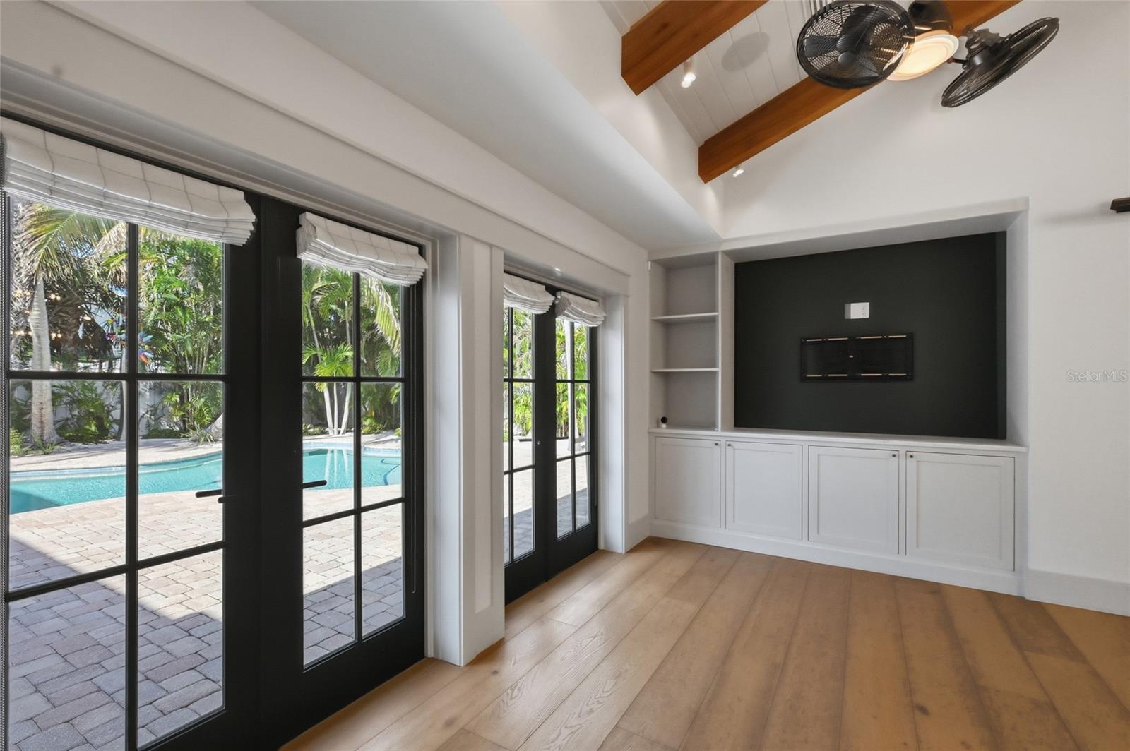 Image 15 of 65 For 310 Palm Avenue