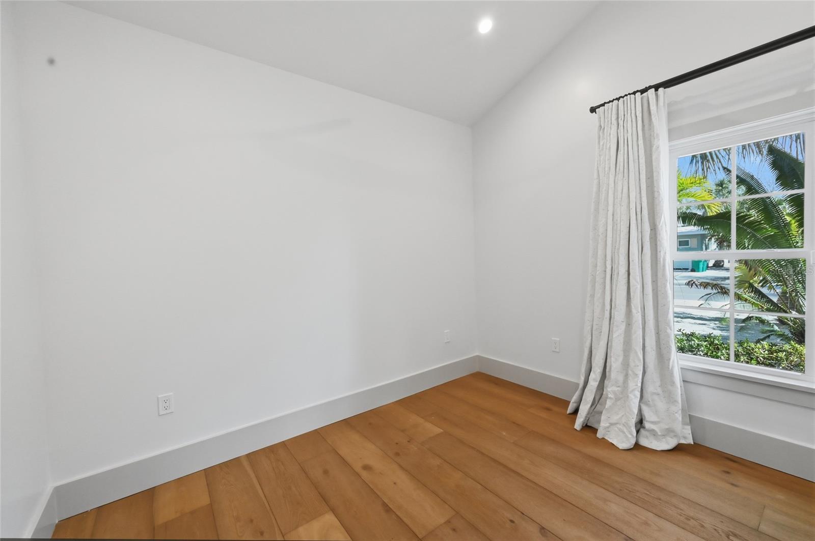 Image 43 of 65 For 310 Palm Avenue