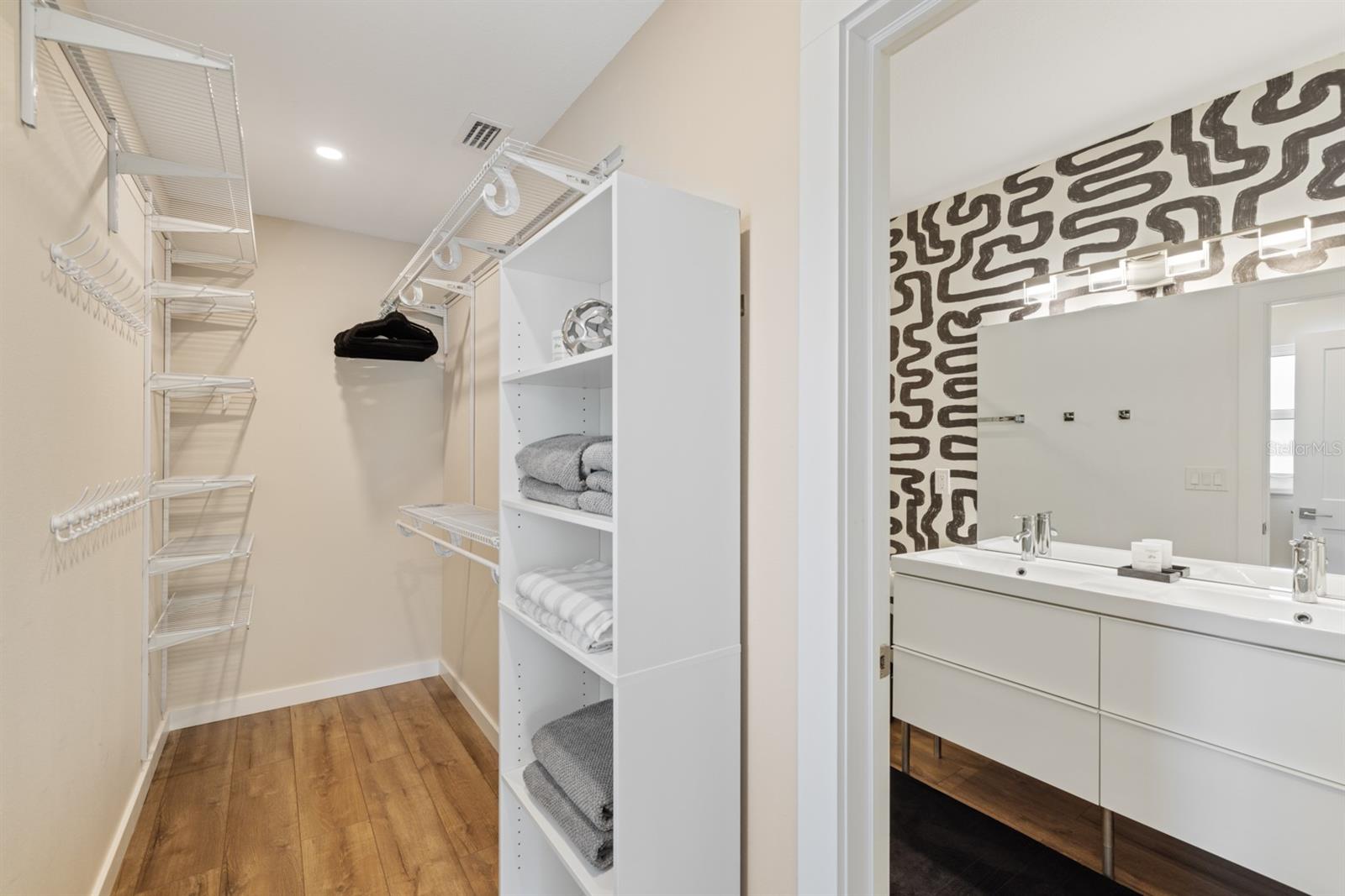 Image 13 of 28 For 2160 Sunnyside Place