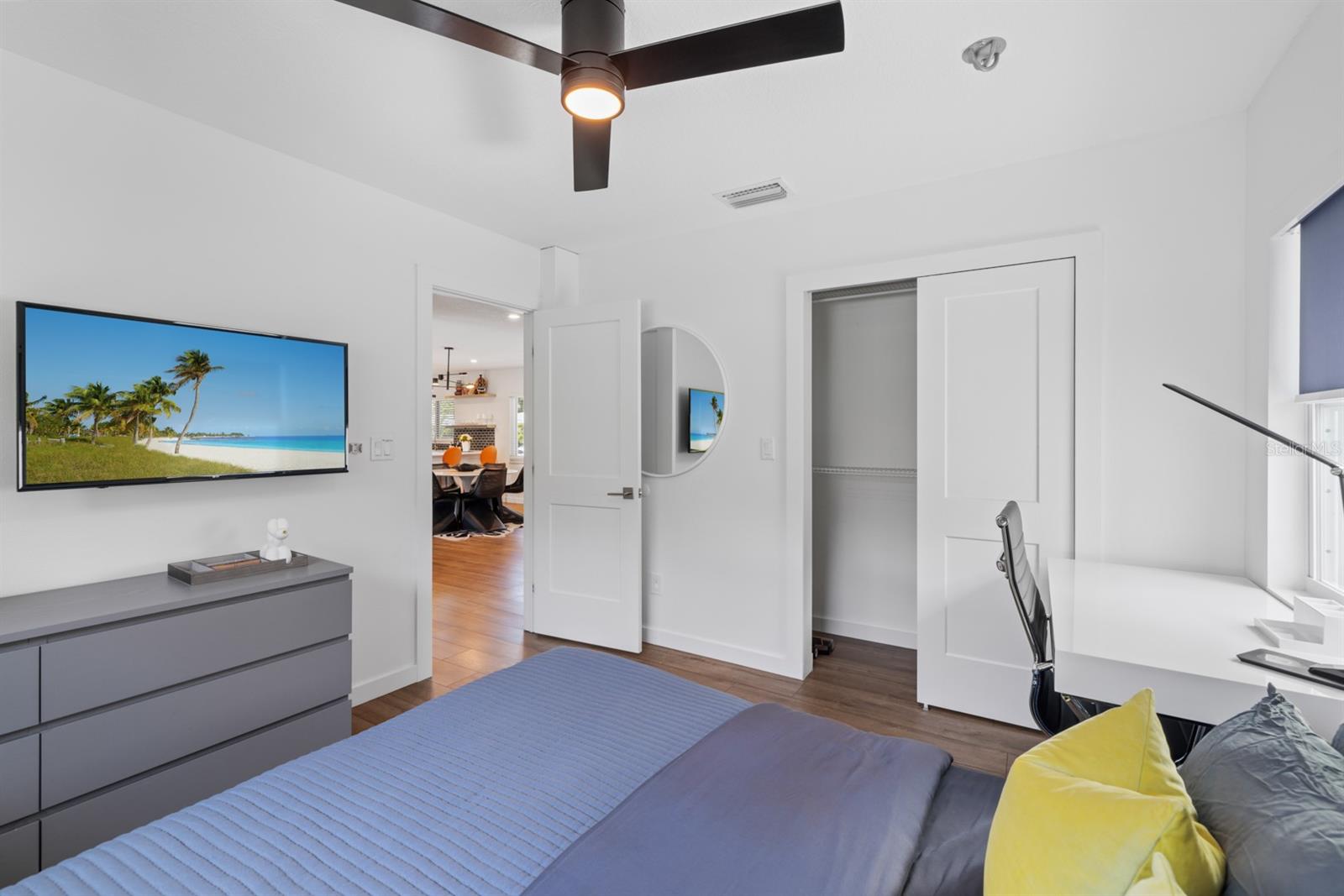 Image 20 of 28 For 2160 Sunnyside Place