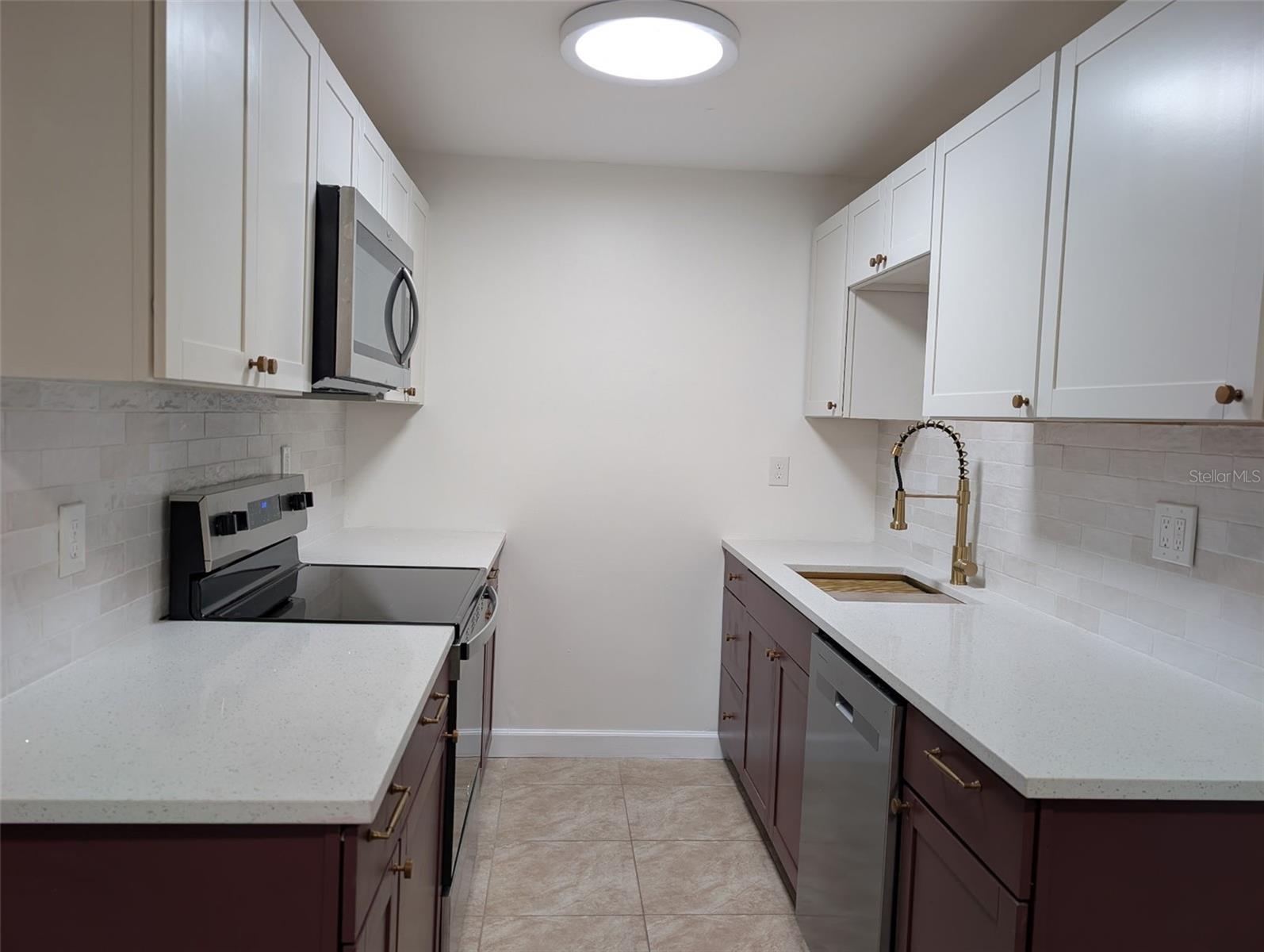 Image 2 of 10 For 2031 Maid Marian Lane