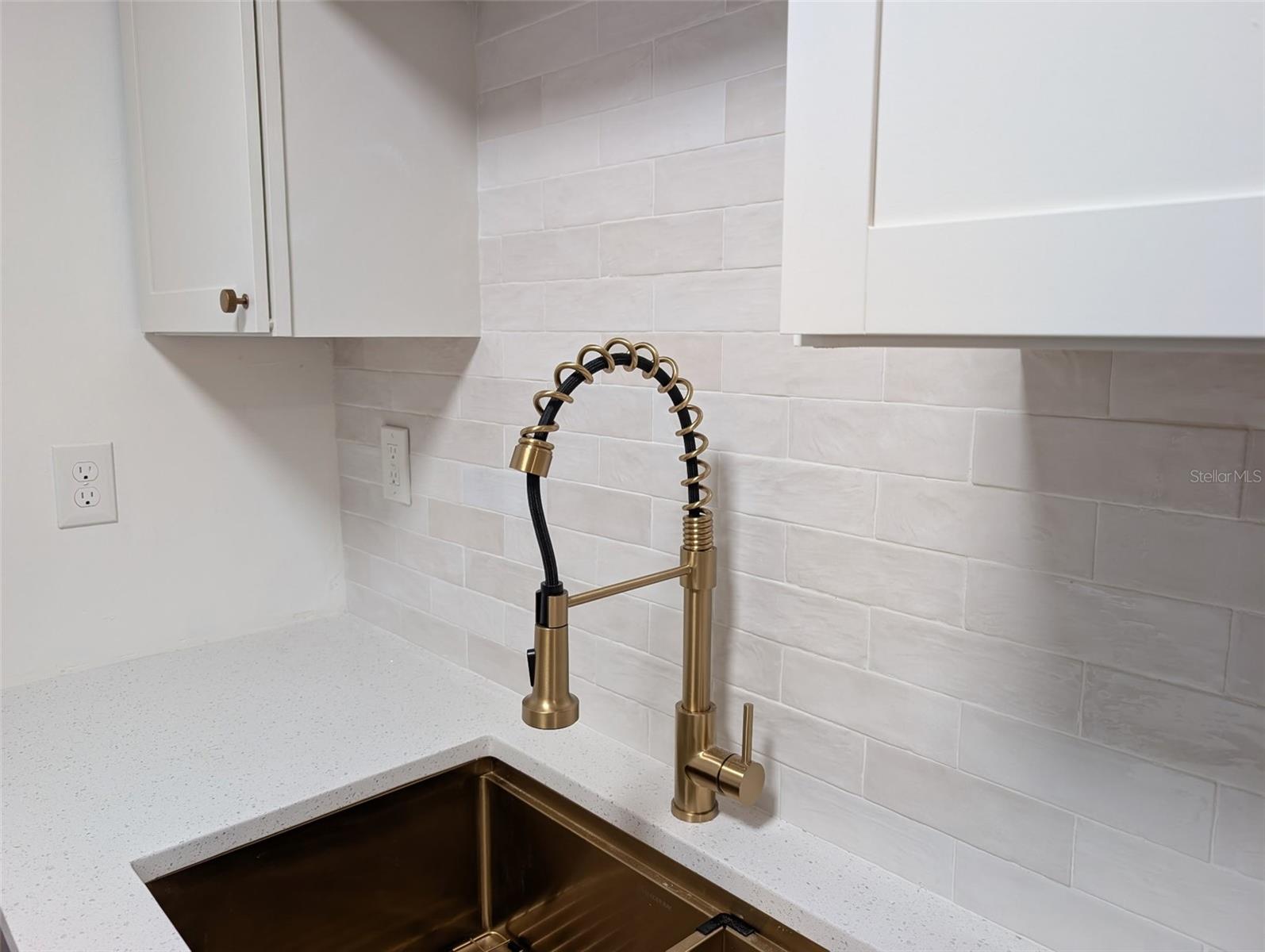 Image 6 of 10 For 2031 Maid Marian Lane