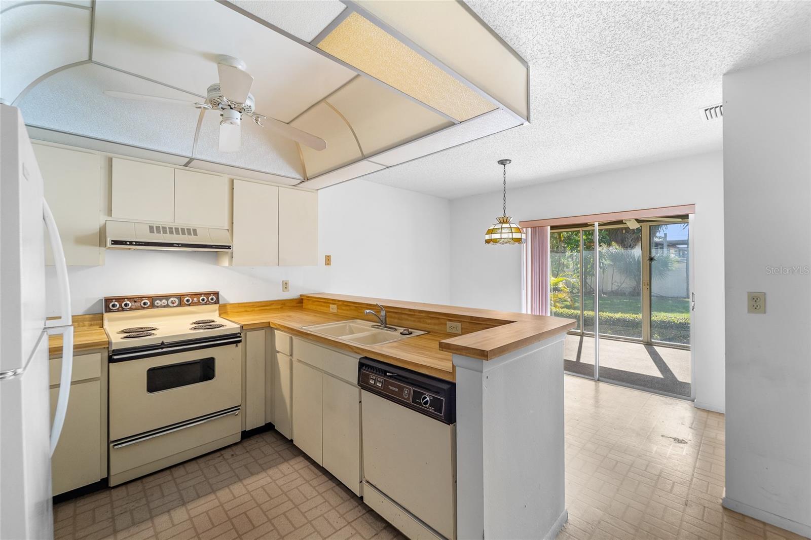 Image 15 of 28 For 4299 Oakhurst Circle E 3052