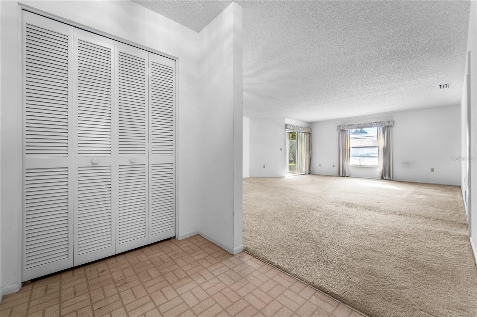 Image 3 of 28 For 4299 Oakhurst Circle E 3052