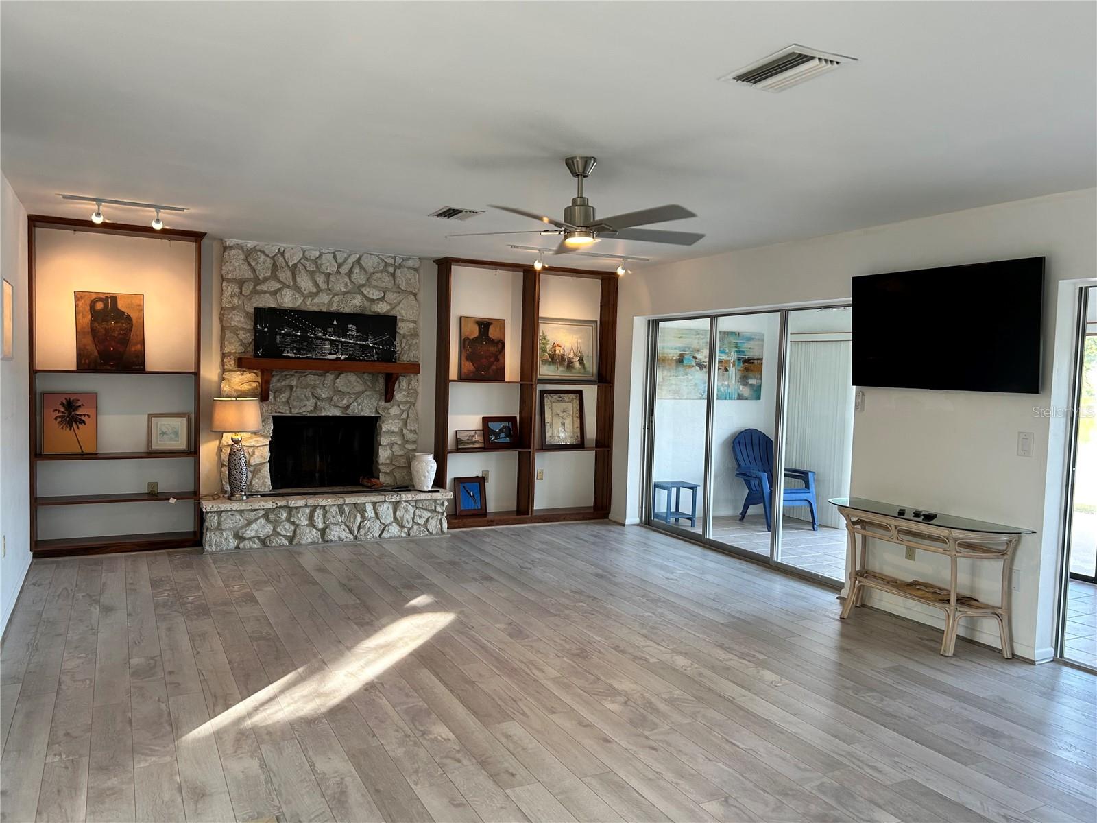 Image 11 of 30 For 8611 51st Avenue W