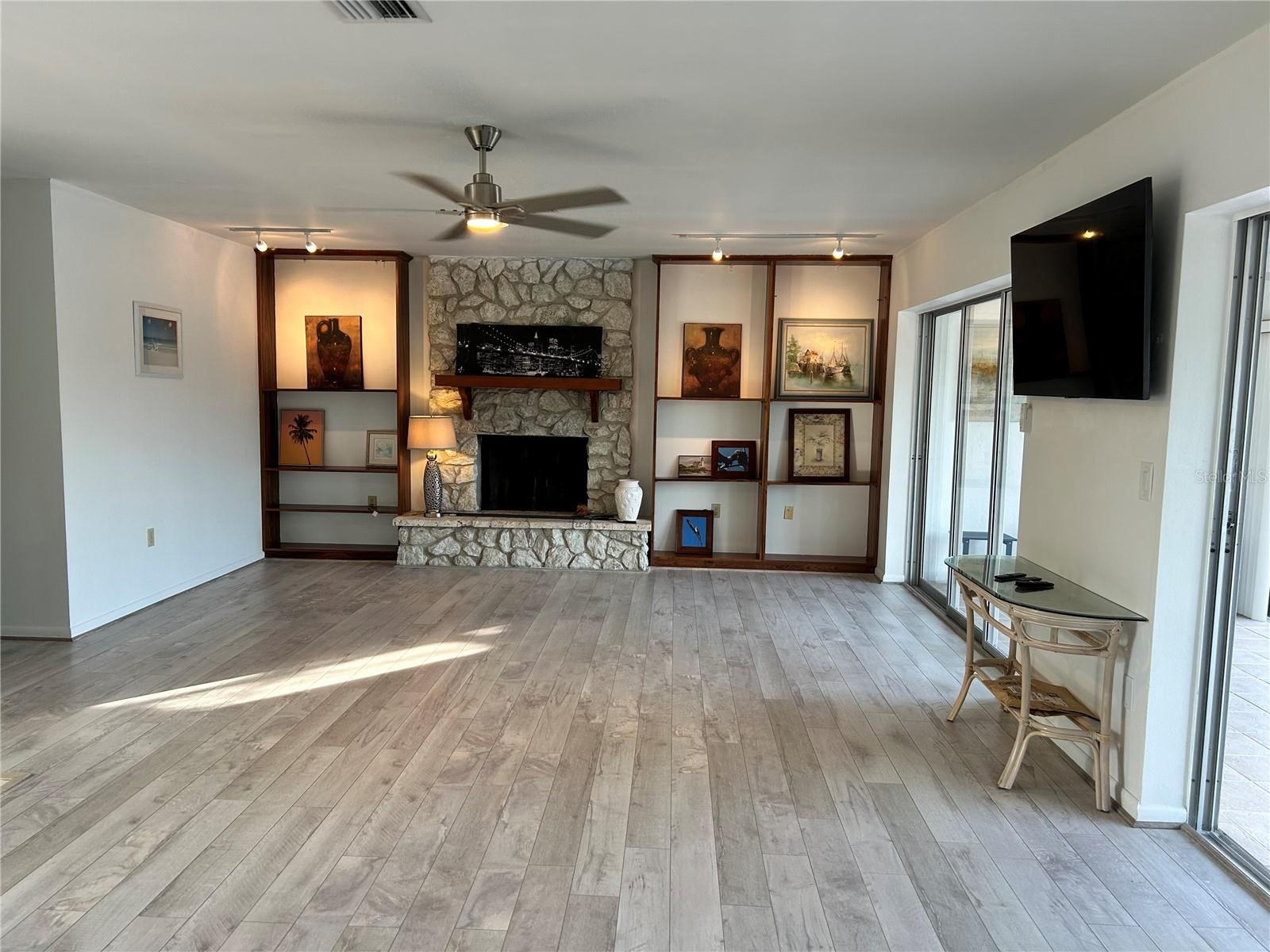 Image 12 of 30 For 8611 51st Avenue W