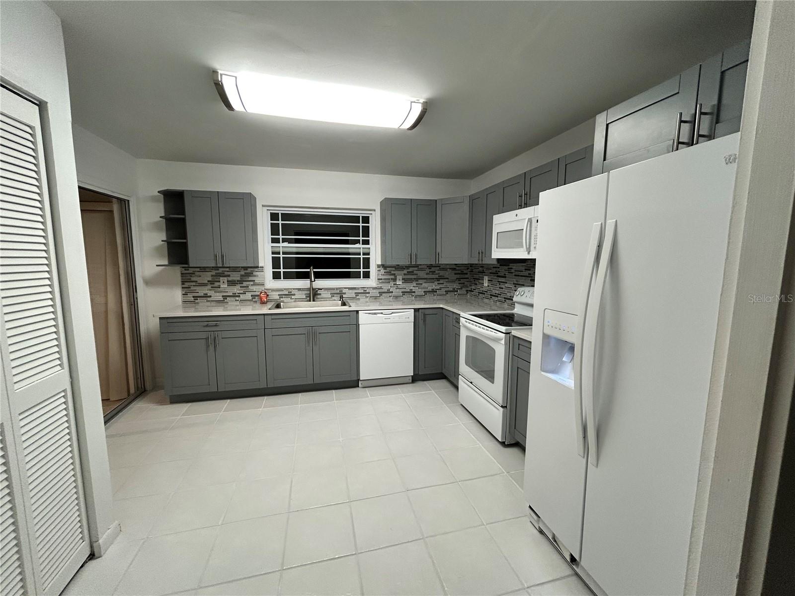 Image 13 of 30 For 8611 51st Avenue W