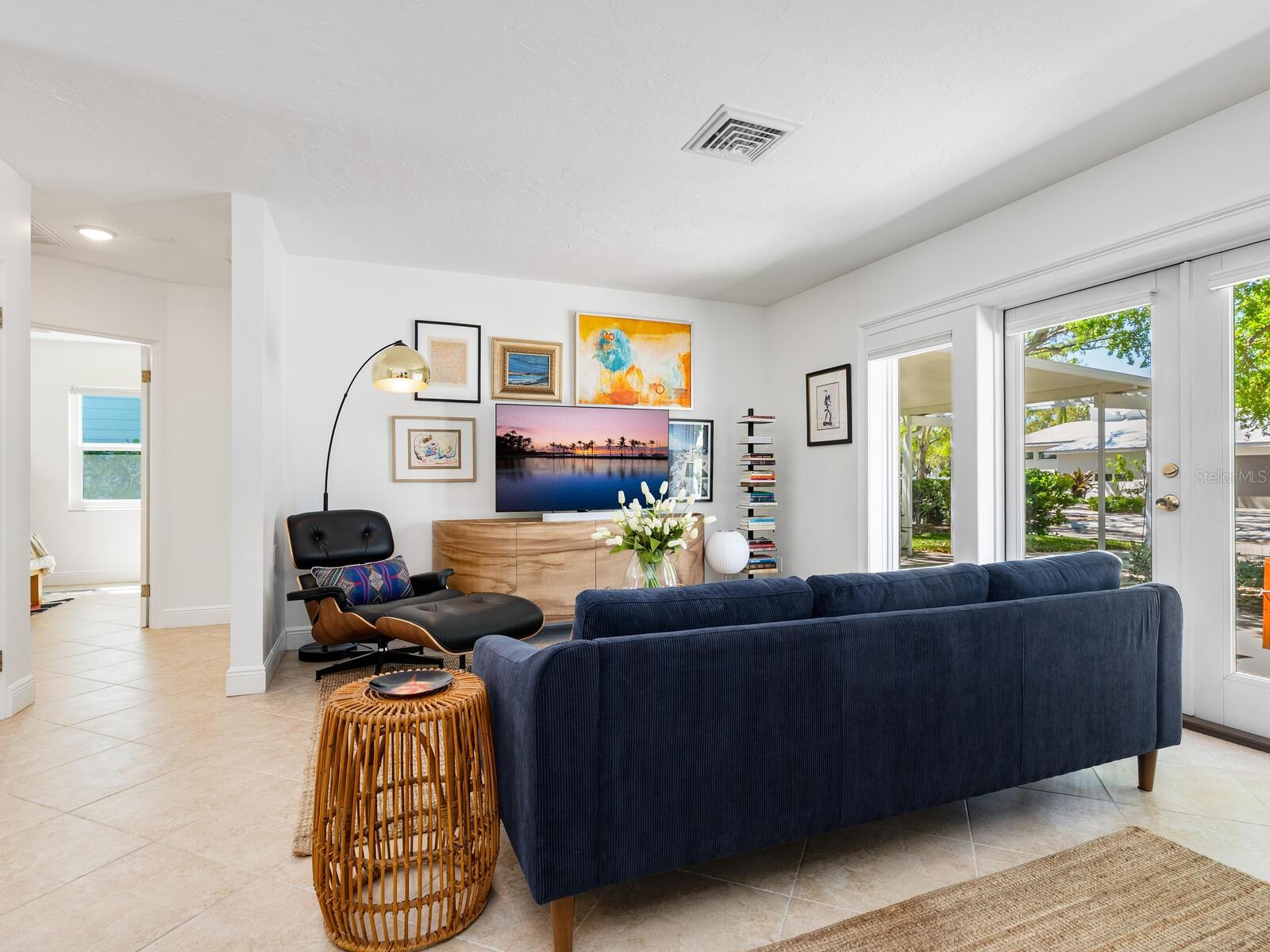 Image 18 of 56 For 3629 Almeria Avenue