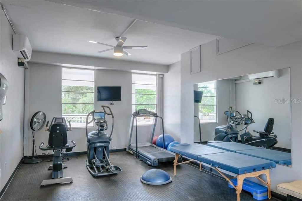 Image 28 of 33 For 33 Gulfstream Avenue 401