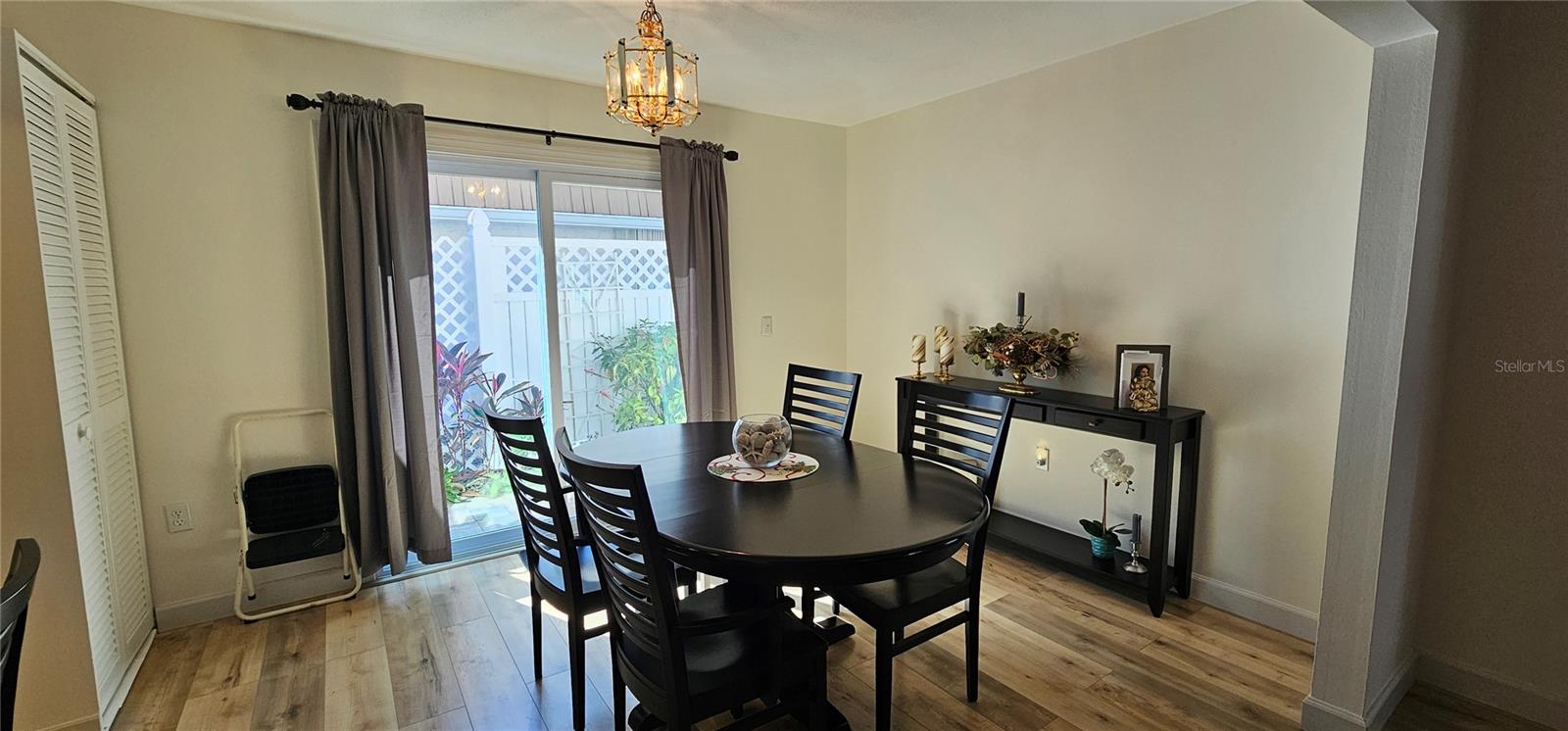 Image 8 of 29 For 2009 Riverbluff Parkway V334