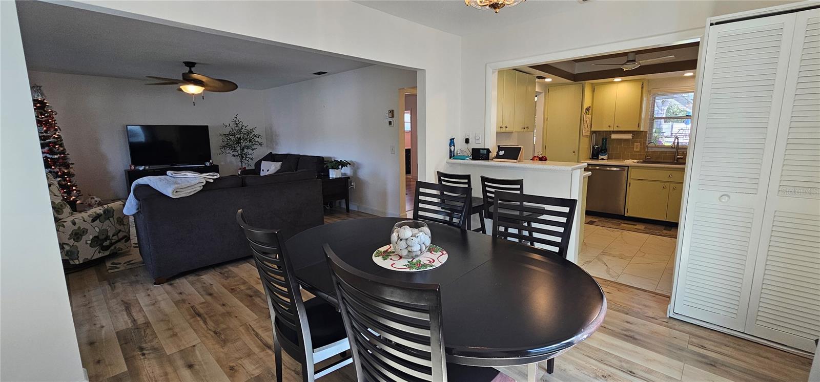 Image 9 of 29 For 2009 Riverbluff Parkway V334