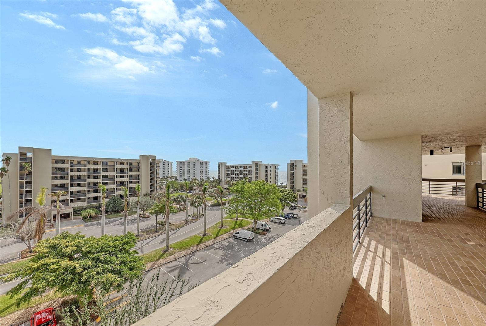 Image 39 of 63 For 1095 Gulf Of Mexico Drive 502