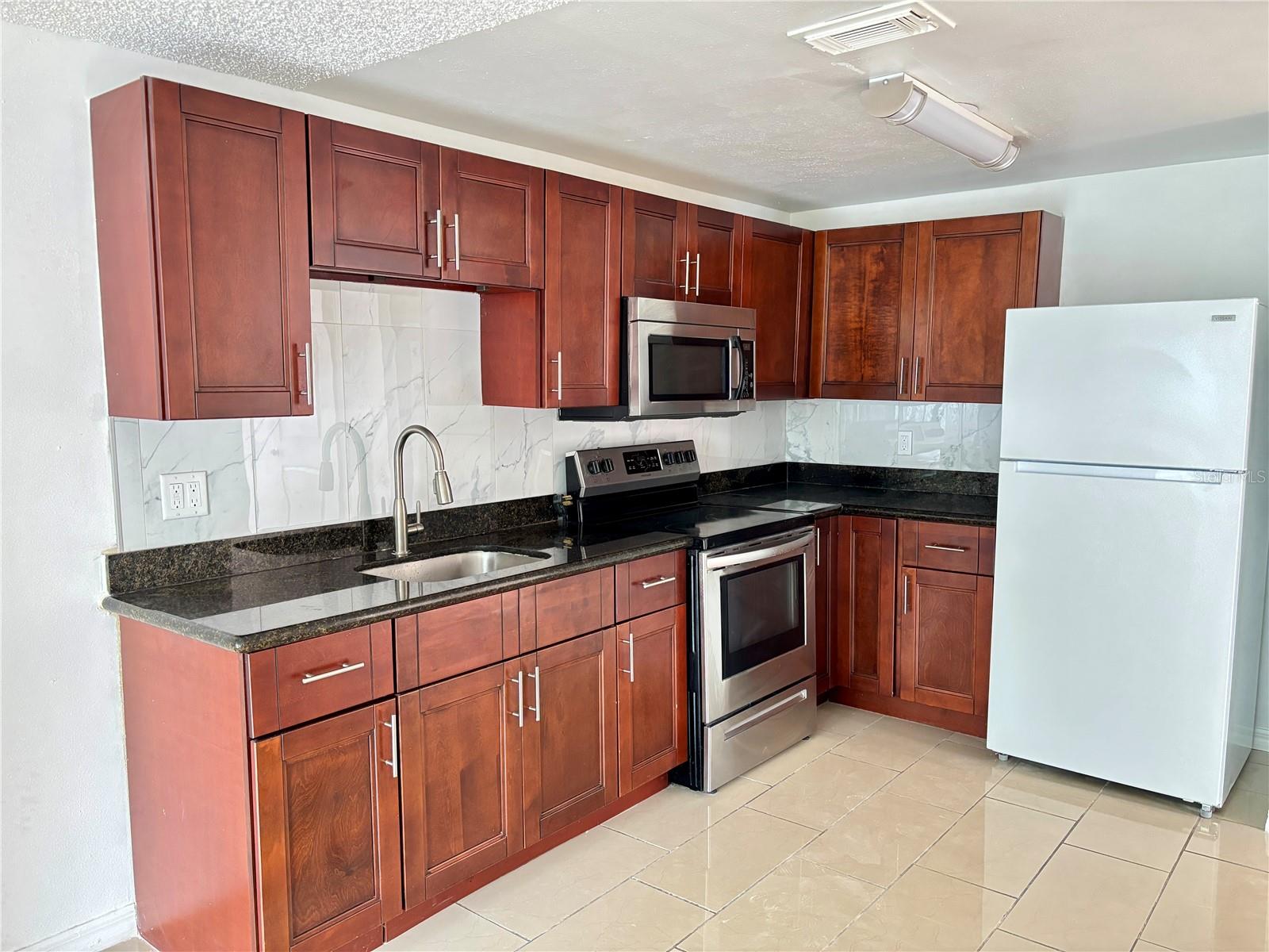 Image 10 of 37 For 10101 Springtree Court