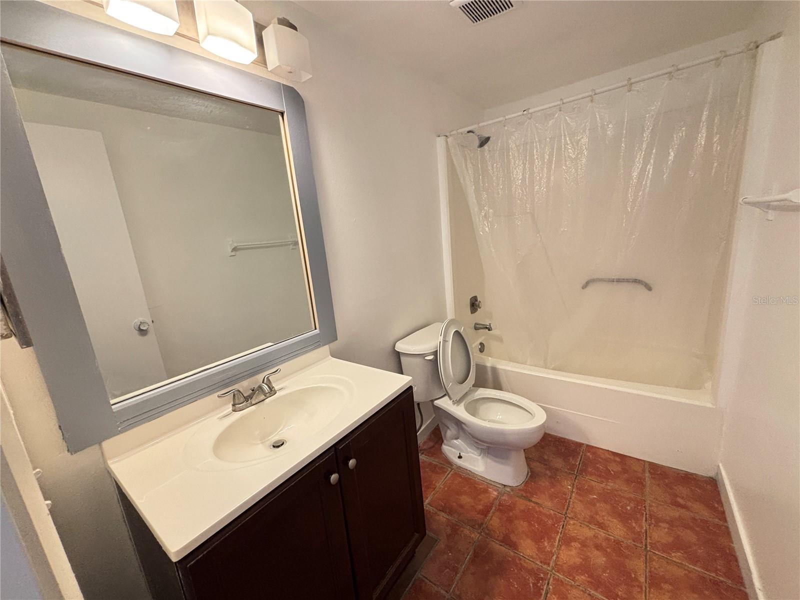 Image 19 of 37 For 10101 Springtree Court