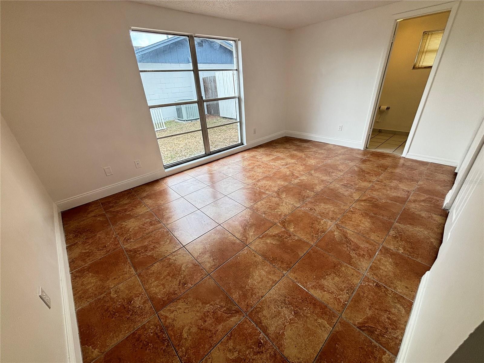 Image 21 of 37 For 10101 Springtree Court