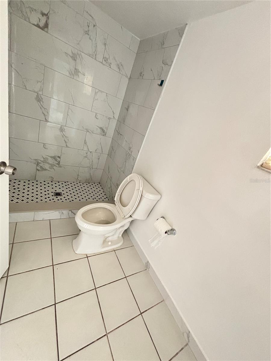 Image 22 of 37 For 10101 Springtree Court