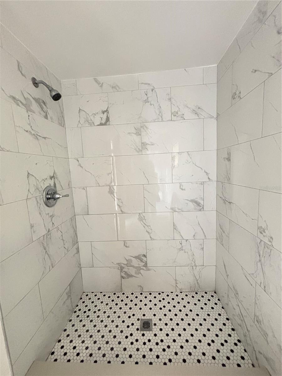 Image 23 of 37 For 10101 Springtree Court