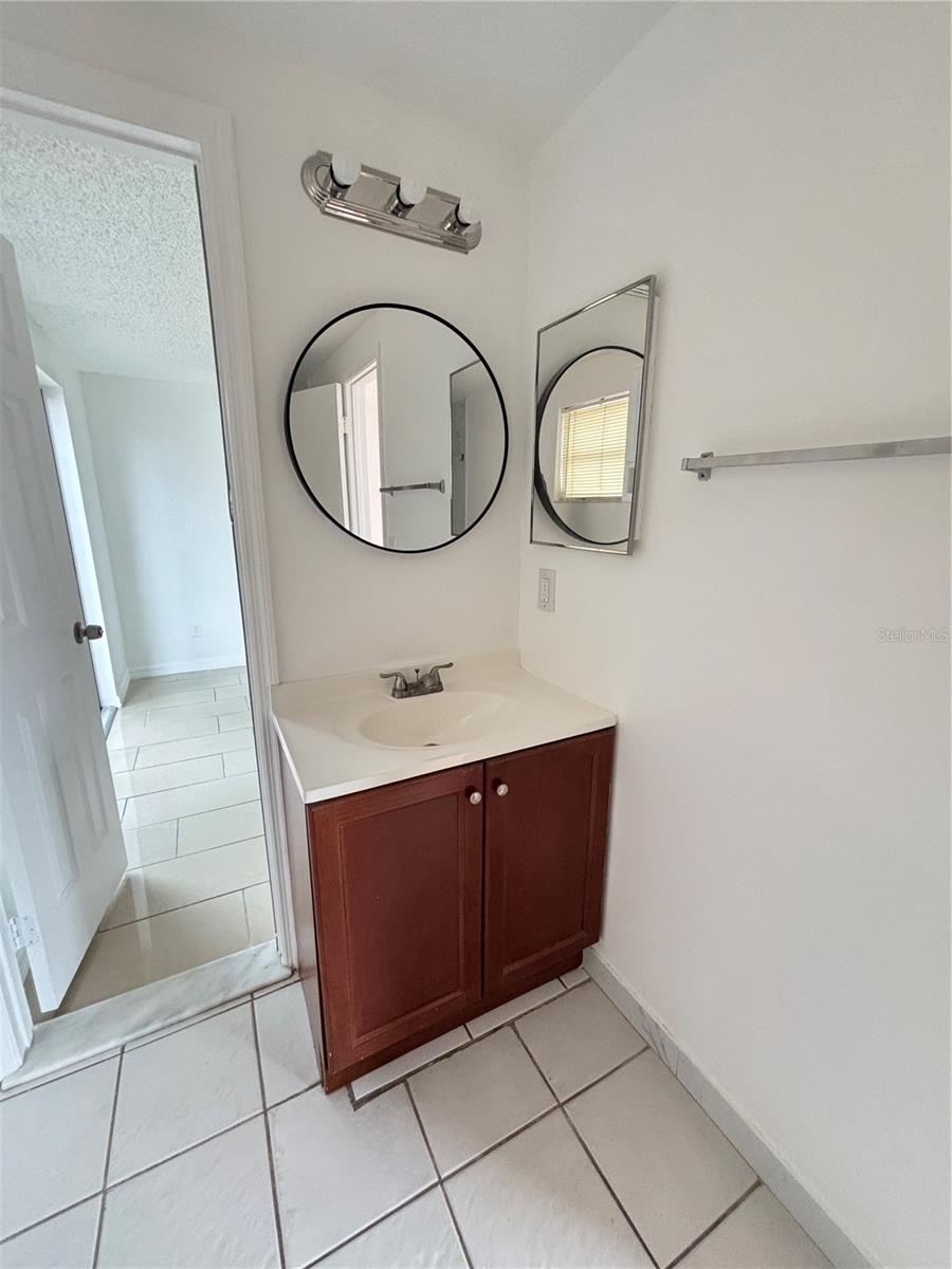 Image 24 of 37 For 10101 Springtree Court