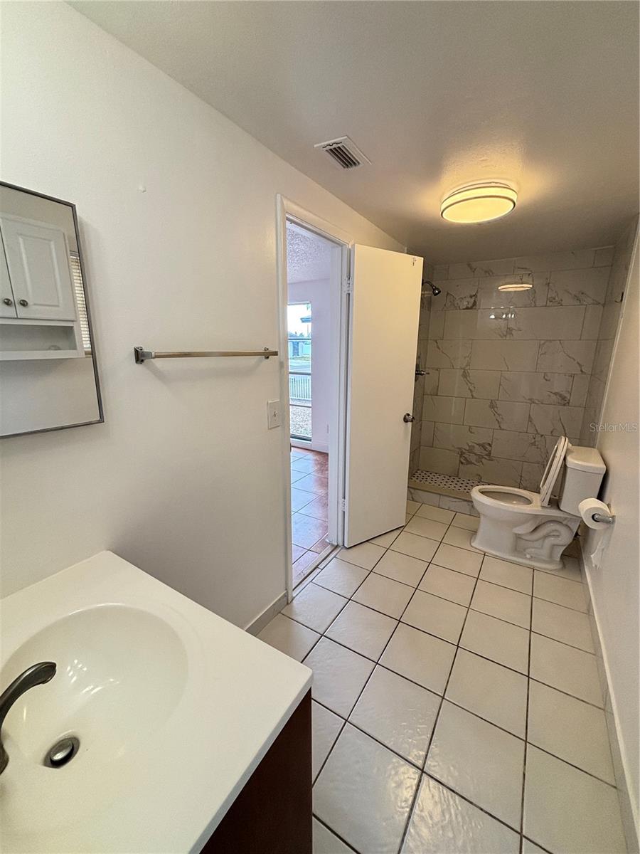 Image 25 of 37 For 10101 Springtree Court