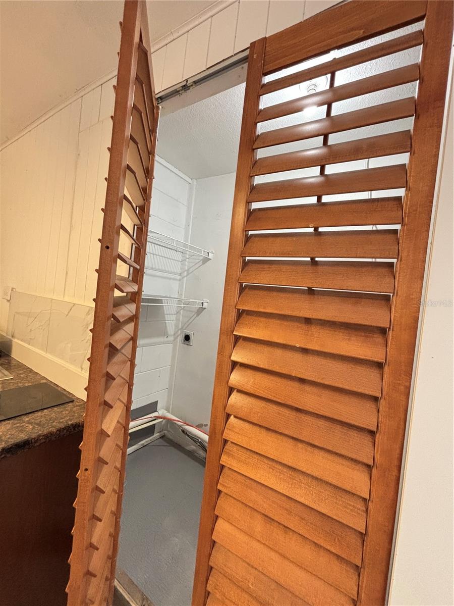 Image 26 of 37 For 10101 Springtree Court