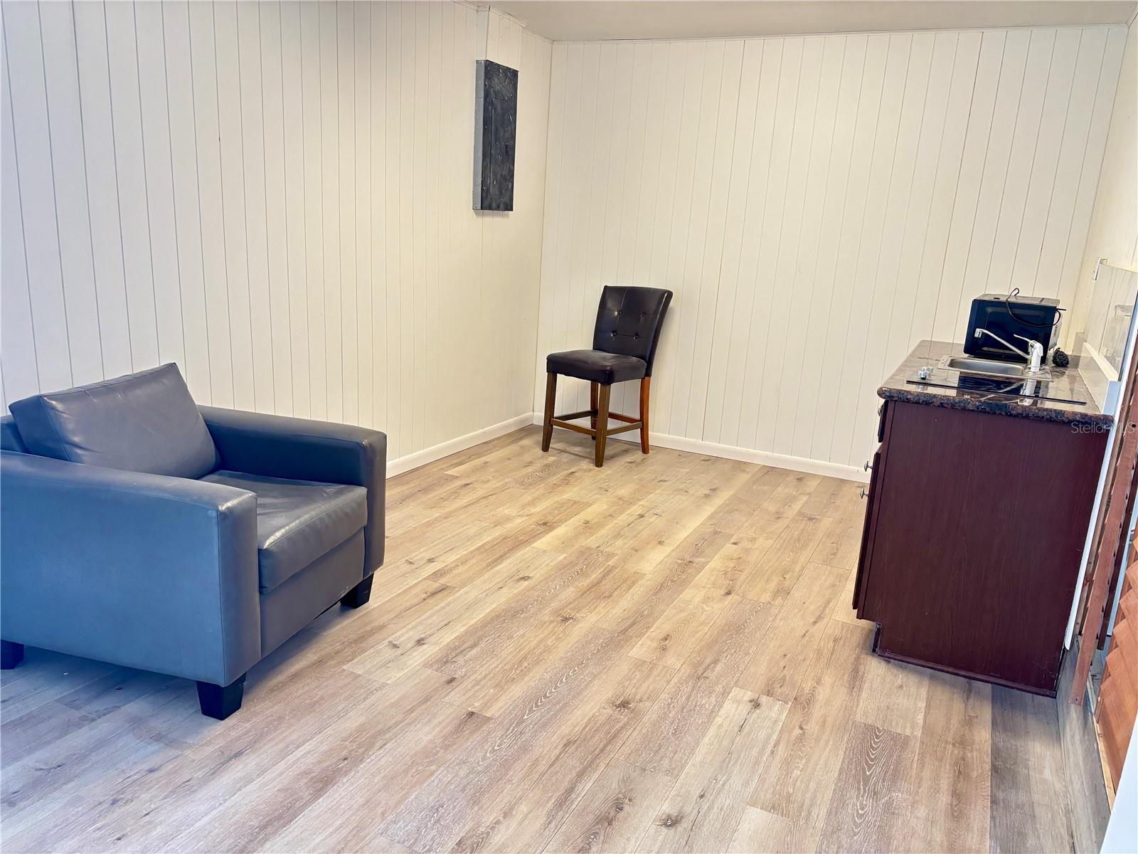 Image 27 of 37 For 10101 Springtree Court