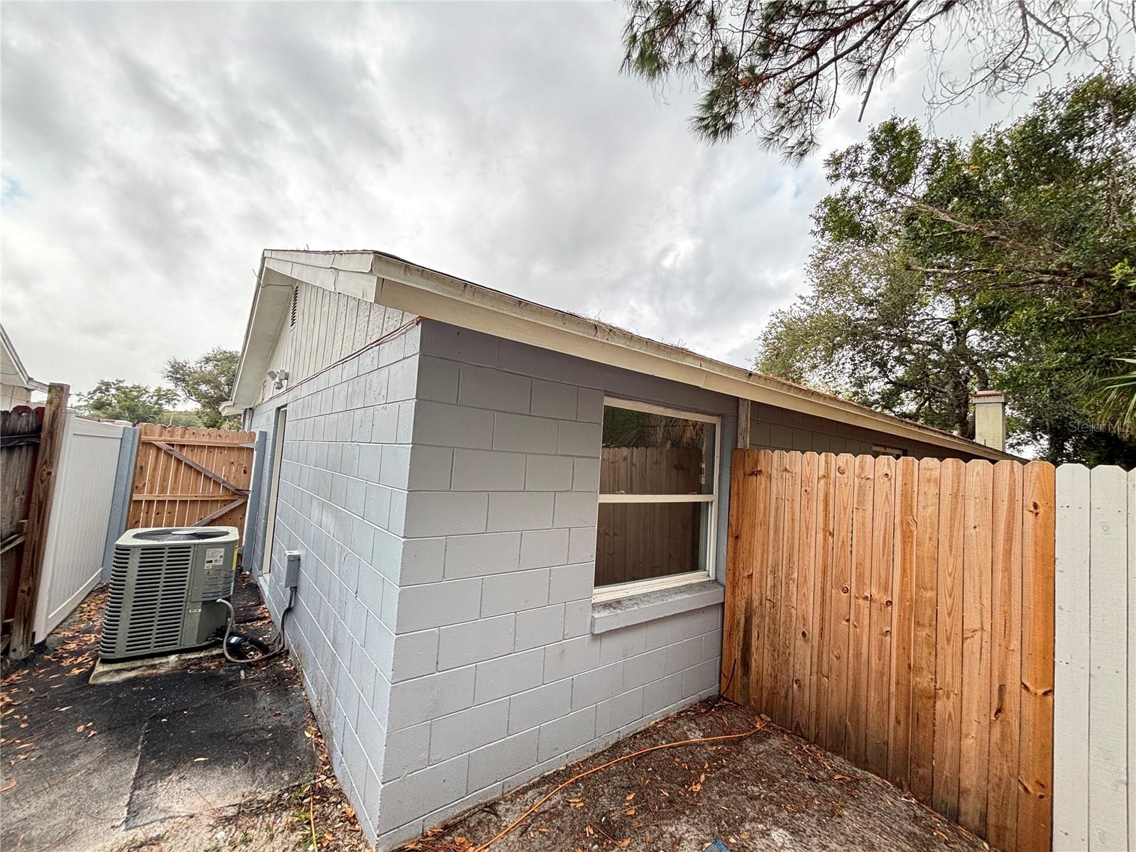 Image 31 of 37 For 10101 Springtree Court