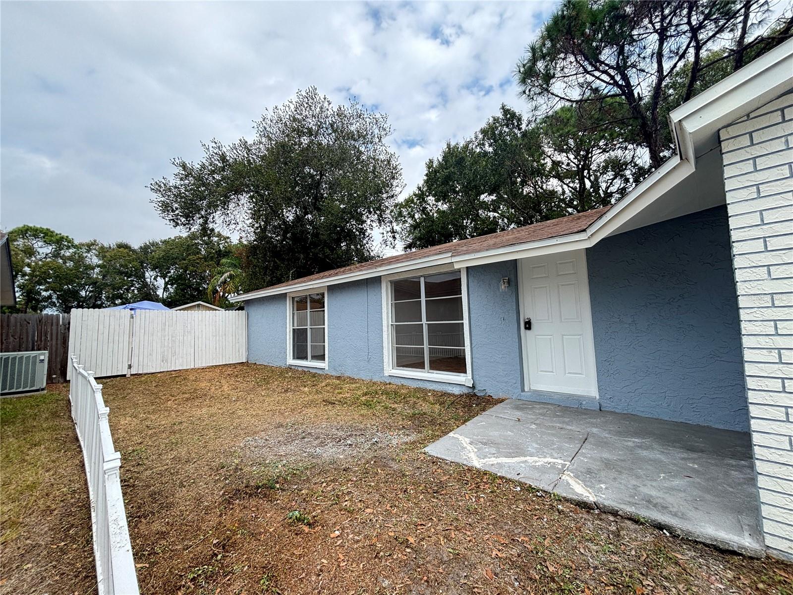 Image 5 of 37 For 10101 Springtree Court