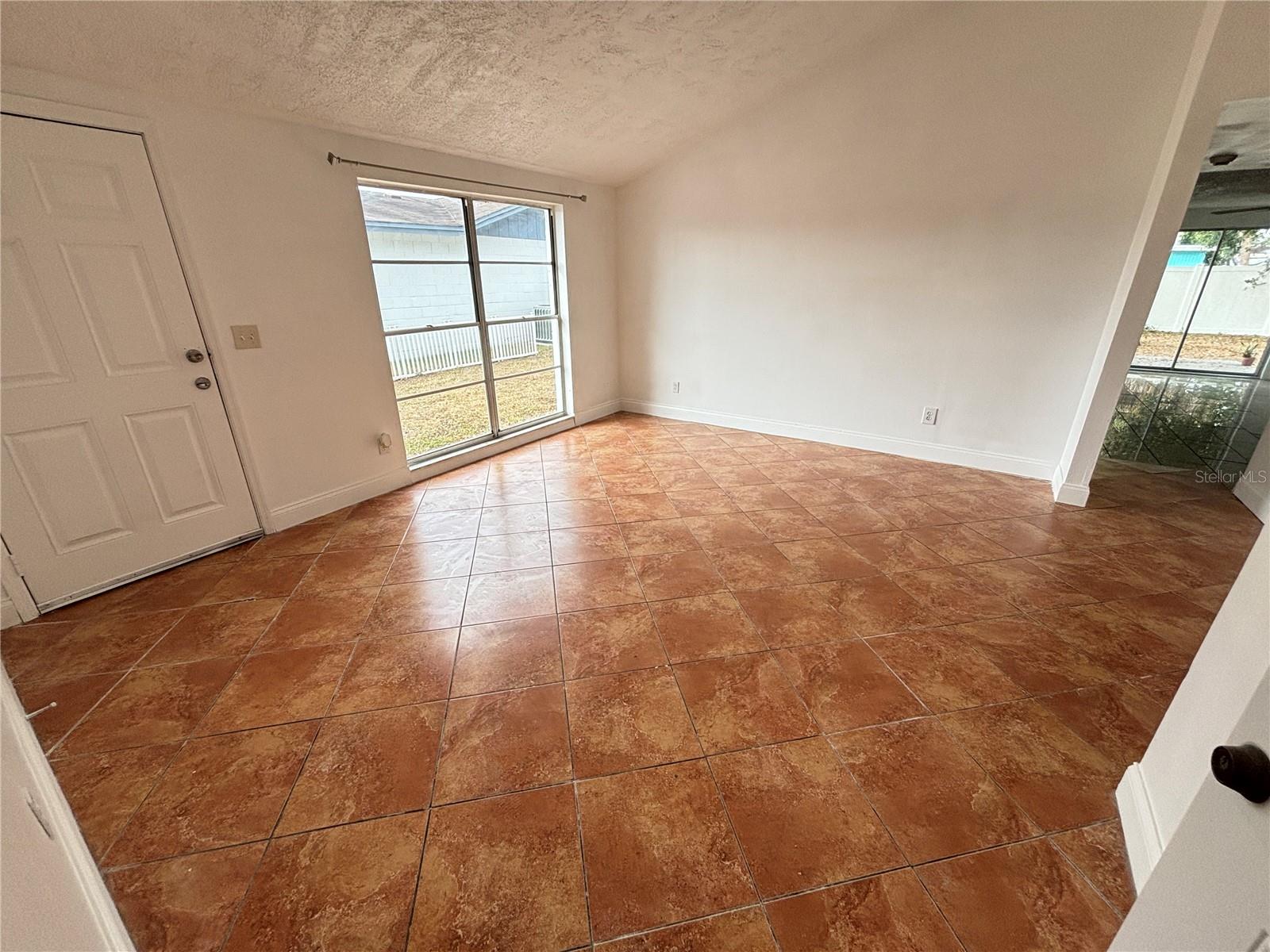 Image 6 of 37 For 10101 Springtree Court