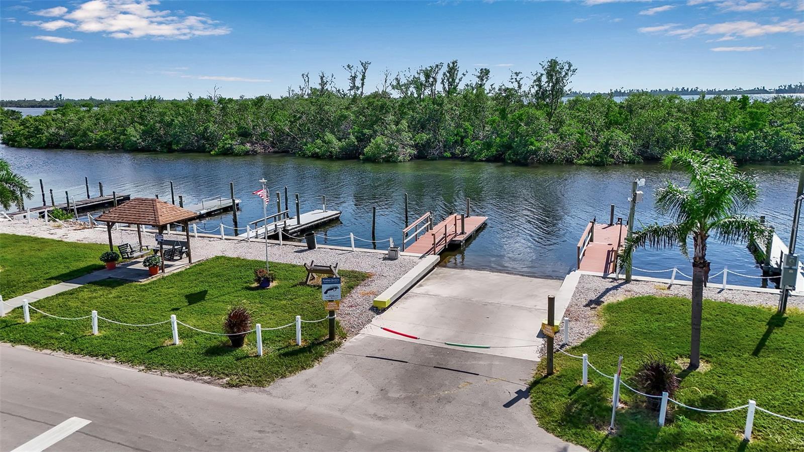 Image 32 of 79 For 10315 Cortez Road W 15g