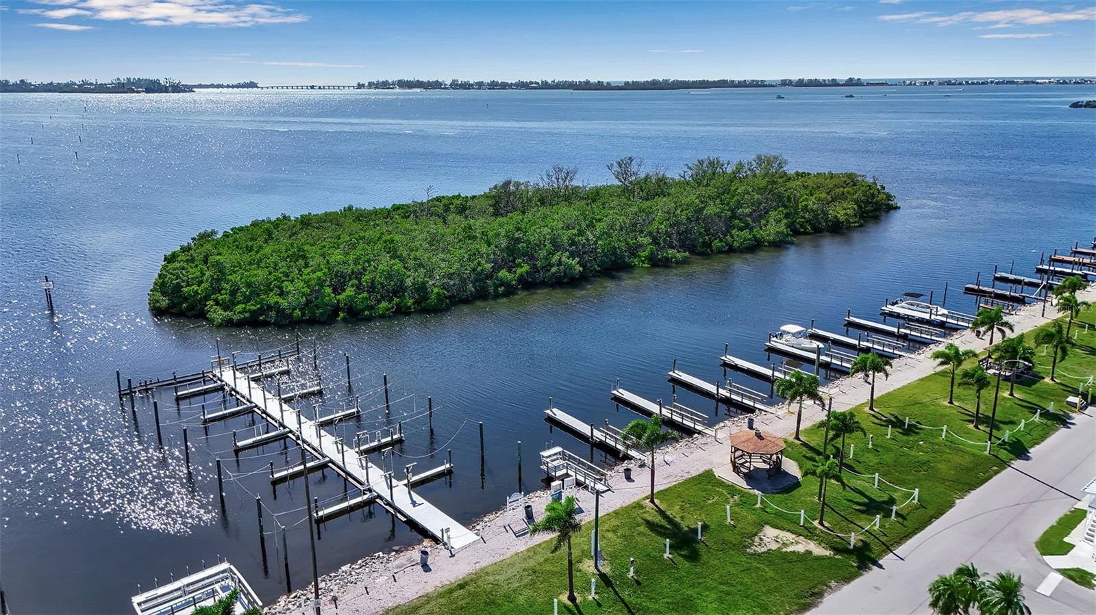 Image 39 of 79 For 10315 Cortez Road W 15g