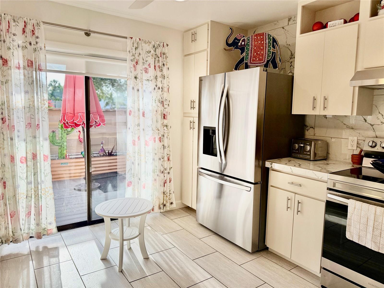 Image 4 of 28 For 511 Lakeside Drive